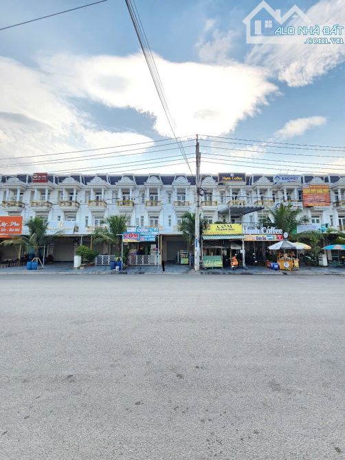Bán nhà 1T2L 4x18m hoàn công, mặt tiền đường số 4 p.Tân Đông Hiệp, kế chung cư Bcon