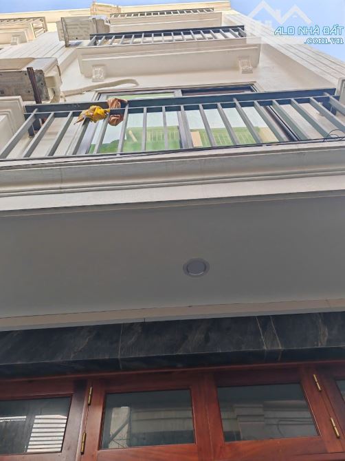 Bán nhà Lê Văn Hiến, 35m2, phân lô, ô tô, nội thất chủ tặng,  nhỉnh 5tỷ.