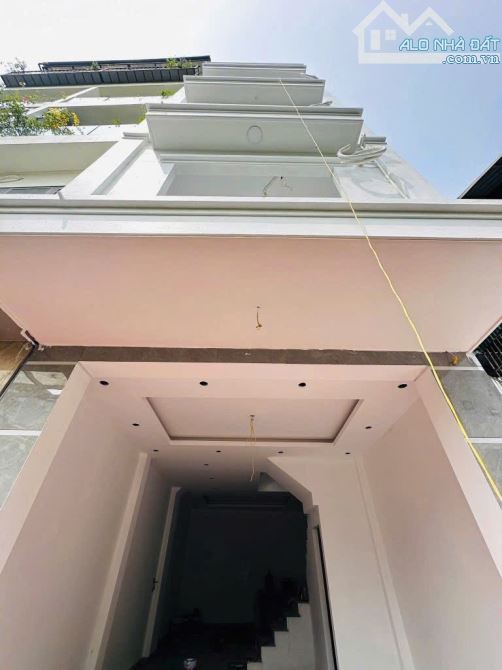 🔥BÁN GẤP NHÀ MỚI PHỐ THẠCH BÀN, LONG BIÊN, DIỆN TÍCH RỘNG, Ô CHỜ THANG MÁY, GIÁ 6.9 TỲ