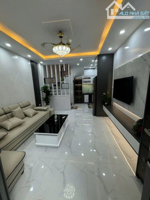 CHÍNH CHỦ CẦN BÁN NHÀ NGÕ 16 HOÀNG CẦU - Ô TÔ ĐỖ CỬA - 45M - 4 TẦNG - 12,5 TỶ