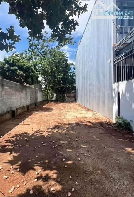 đất mặt tiền trung tâm BMT đường Xuân Diệu khu dân cư tri thức đông đúc