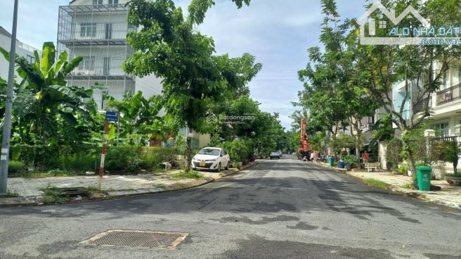 Mua đất tặng nhà (6,2x20) 124m full thổ , sổ riêng đường nhựa 10m gần cổng chào Bình Dương