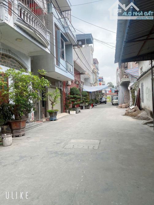 Bán nhà dân 3 tầng ngã 5 kiến an, ô tô tránh nhau