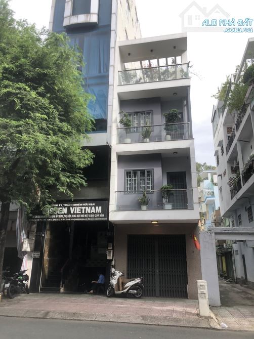nhà góc 2 mặt tiền gần Nguyễn Tri Phương 65m2, 4.1x17m, 3 tầng, 26.5 tỷ