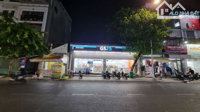 mặt tiền Nguyễn Trung Trực (Q1), 35x30m, giá 3600 tỷ