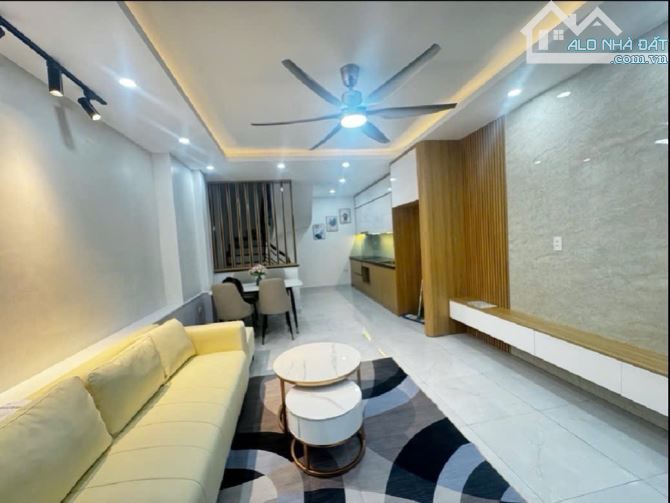 Bán Nhà 6 Tầng Mặt Hồ Phố Bồ Đề – View Thoáng Đẹp, Ô Tô Đỗ Cửa, Kinh Doanh Đỉnh, Giá Nhỉnh