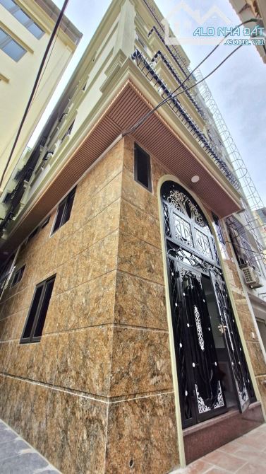 Siêu Phẩm Trịnh Văn Bô – 38m² x 7T, Thang Máy, Full Nội Thất 8,3 tỷ.