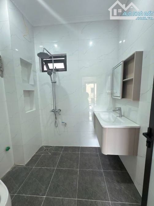 Đất Long Biên ngày càng lên giá tội gì không chốt ngay căn nhà đẹp - sang - xịn này nhỉ??