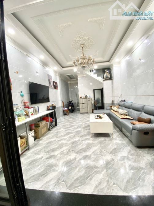 Bán nhà 2 tầng, 70m2, ngay MT Lê Văn Việt, Hiệp Phú, Ngã Tư Thủ Đức, Quận 9
