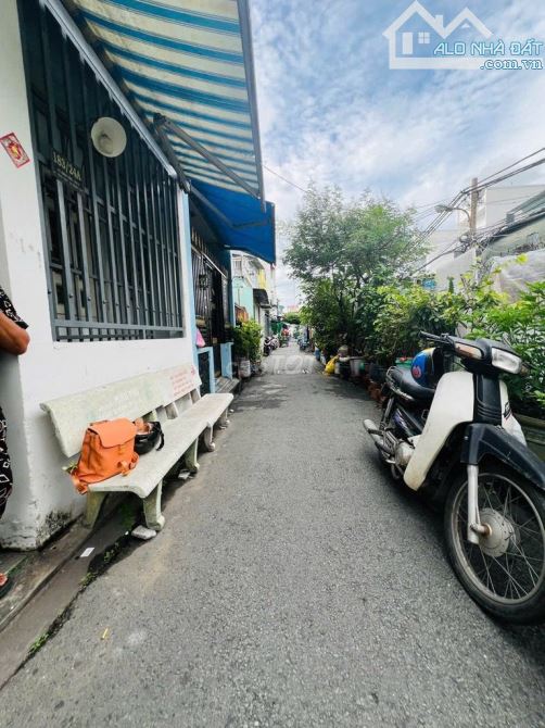 Bán gấp nhà đang ở hẻm Trương Phước Phan, 38m, 2 tấm, giá 2,6 tỷ.