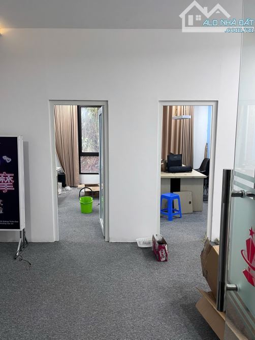 Nhà đẹp ở ngay Lạc Long Quân Cầu Giấy. Sổ 50m, 7 tầng MT5m Giá 20 tỷ Ngõ ô tô tránh