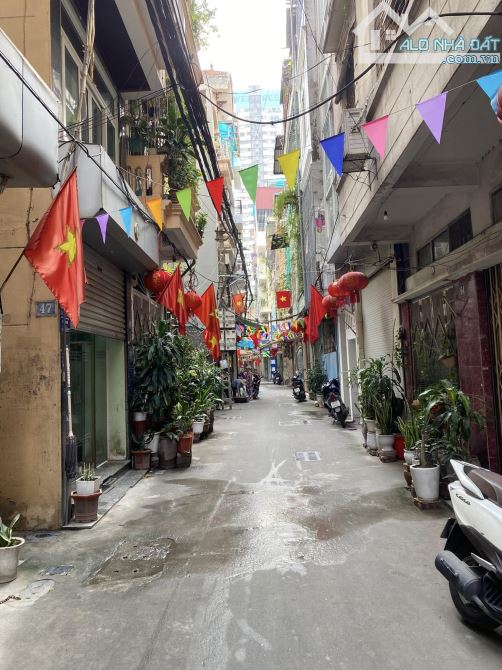 Bán nhà Trường Chinh Đống Đa. Sổ 93m, 5 tầng MT5m3 Giá 24 tỷ Ngõ rộng 5m ô tô, đầu tư tốt