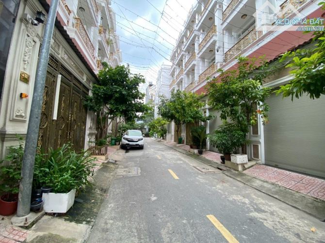 Bán Nhà giá chỉ 1/3 trong Vạn Phúc City nhưng thừa hường trọn vẹn mọi tiện ích từ đây - 1