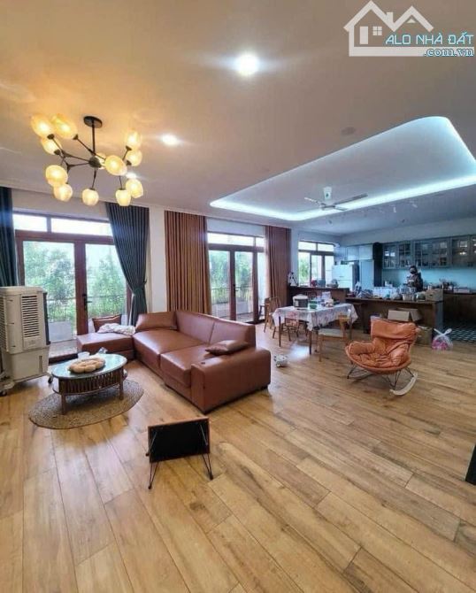 Nhà phố mặt tiền Nguyễn Thái Học gần chợ Dĩ An 1 - 1