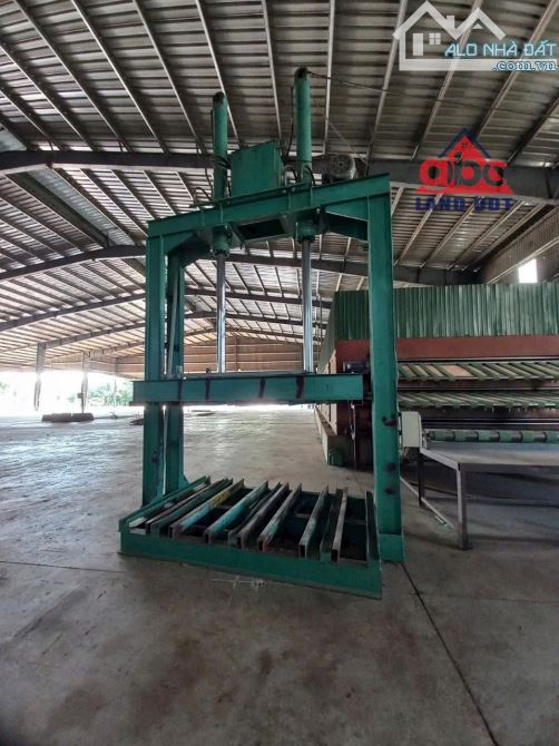 X080 bán nhà xưởng kiên cố. Diện tích đất 33.000m2. Có Nhà Ở CNV - 1