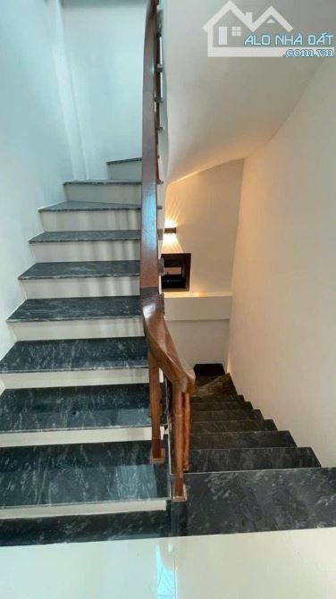 BÁN NHÀ PHỐ CỰ KHỐI LONG BIÊN NHỈNH 4 TỶ 35 m,5 tầng, MT 4 m, ô tô, kinh doanh - 1