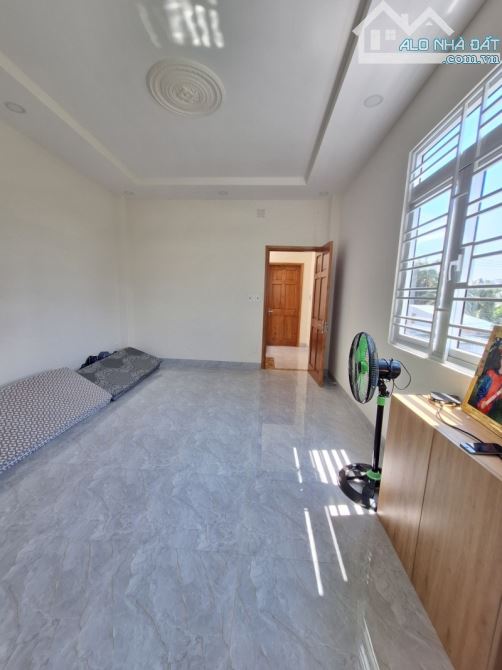 Gấp bán nhà Quận 9(cũ), 3 tầng, giá 8.8 tỷ, dt 80m2, gần Mt Lã Xuân Oai. - 1