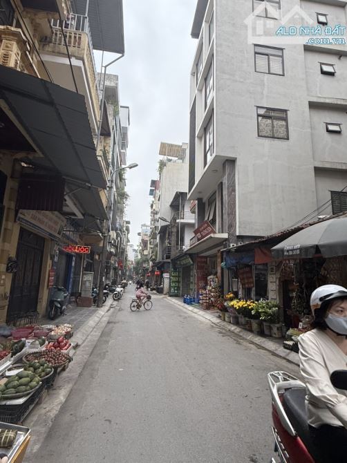 BÁN ĐẤT TẶNG NHÀ HOÀNG SÂM - LO GÓC 2 mặt oto tránh kinh doanh - 1