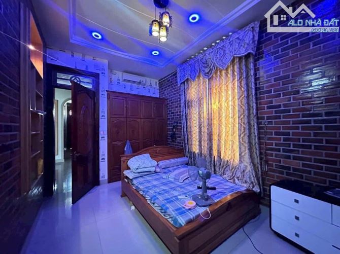 Bán Nhà tâm huyết của chủ: 2 Lầu , Dt 200m2 full thô cư, 5 p ngủ - 1