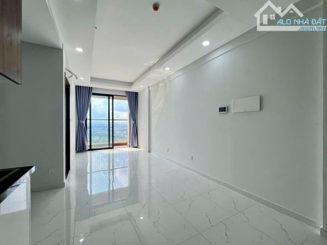 Bán gấp căn chung cư Opal Skyline tầng cao view đẹp 65m2 2PN-2WC giá 1.9 tỷ sổ hồng riêng - 1