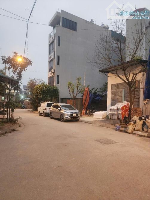 Bán Đất dịch vụ Hàng Bè,Hà Đông,50m², mặt tiền 4m, giá 10.9 tỷ, View trường – vỉa hè rộng - 1