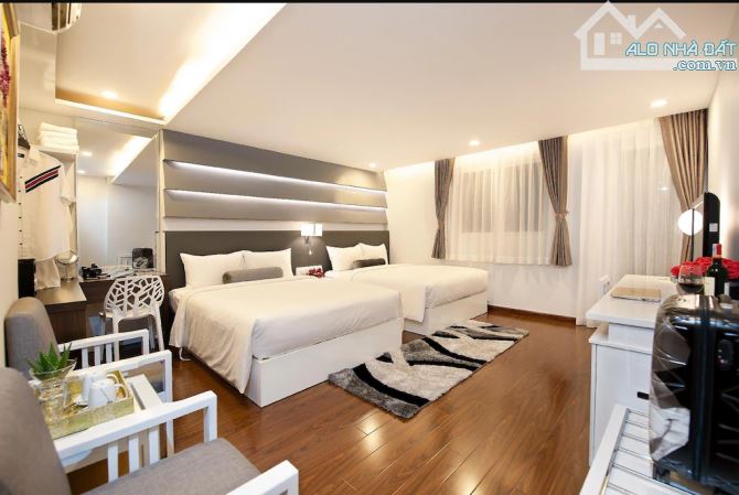 Bán k.sạn 3 sao- 67 phòng- mt thủ khoa huân- dt: 9x22- 1 hầm, 11 lầu- bán: 450 tỷ - 1