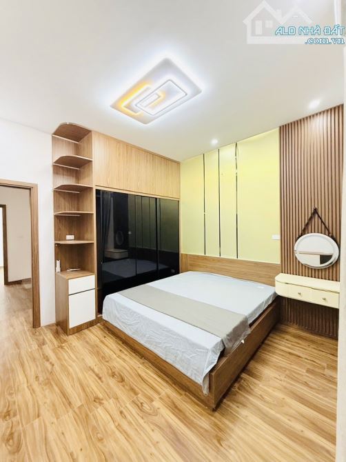 BÁN NHÀ TRẦN KHÁT CHÂN-LÒ ĐÚC- Q.HBT  NGÕ THÔNG-1 NHÀ RA Ô TÔ- 45m2-5 TẦNG-MT 4.2m-9.85 TỶ - 1