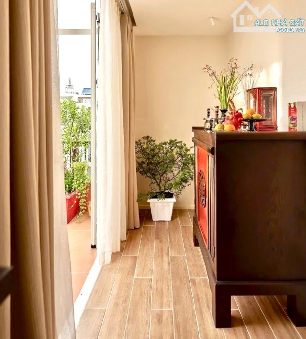 Bán nhà Thành Thái, Quận 10, xe hơi đỗ cạnh nhà, 5 Tầng, thang máy, 42m2, 11.95 Tỷ - 1