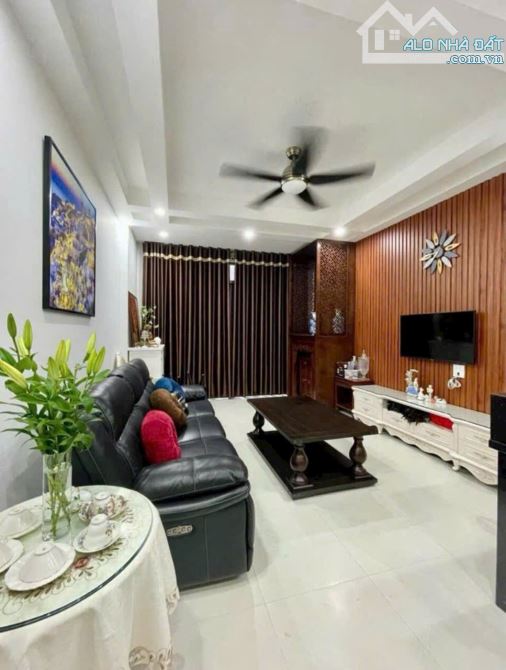 Bán nhà Lê Văn Hiến, 35m2, phân lô, ô tô, nội thất chủ tặng,  nhỉnh 5tỷ. - 1