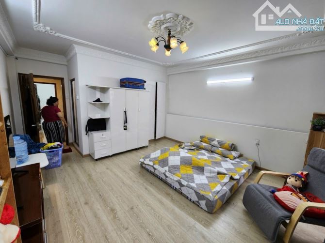 NGUYỄN TRÃI -QUẬN 1- HẺM XE HƠI –CÁCH MẶT TIỀN 20M - 60M2 (4.45X13.5)- GIÁ 18 TỶ TL - 1