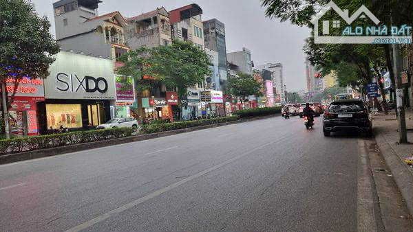 CHÍNH CHỦ BÁN ĐẤT TẶNG 2 TÒA NHÀ  - MẶT PHỐ NGUYỄN VĂN CỪ - 1200M2 - MT 18.3M - 580 tỷ. - 1