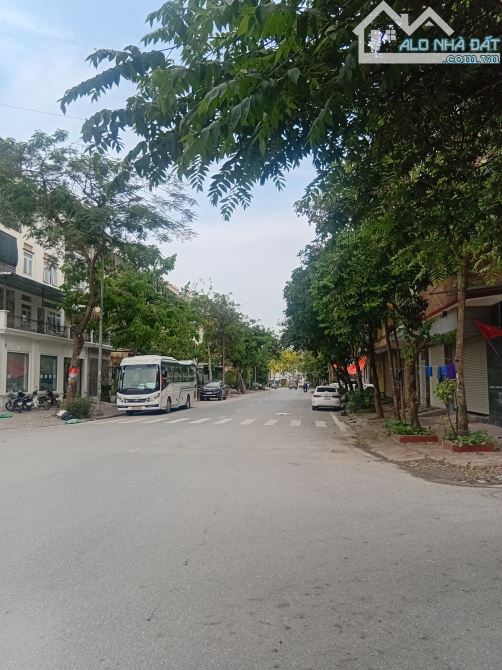 PHÂN LÔ DỊCH VỤ VĂN LA, GARA OTO VỈA HÈ, KINH DOANH, Ở SƯỚNG. Giá 15 tỷ - 1