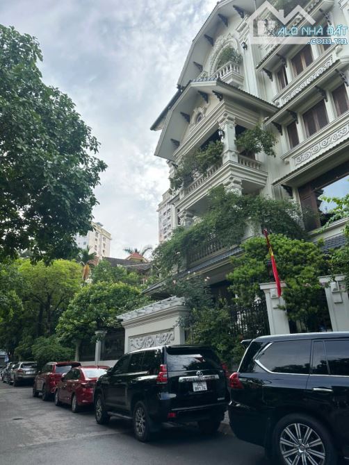 12m mặt tiền quyền lực mảnh đất vàng Giảng Võ- Ba Đình 2 mặt ngõ ô tô tránh - 135m2 5 tầng - 1