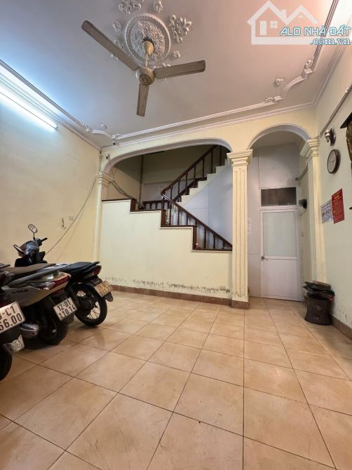Bán nhà Hoàng Cầu Đống Đa. Sổ vuông 49m, 5 tầng MT5m Giá 12 tỷ - 1