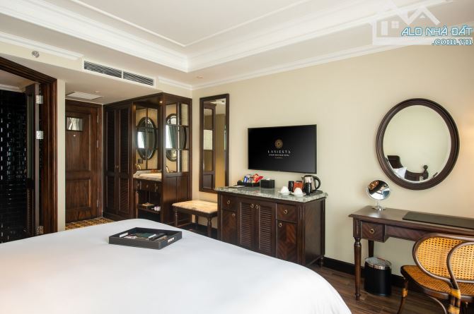 Chủ ngộp Bank 150Tỷ- Bán khách sạn nguy nga phố cổ- 340m2 - 805 tỷ - 72 phòng - DT 52 tỷ/n