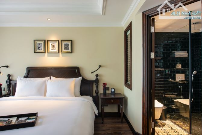 Chủ ngộp Bank 150Tỷ- Bán khách sạn nguy nga phố cổ- 340m2 - 805 tỷ - 72 phòng - DT 52 tỷ/n