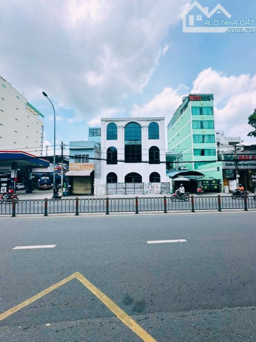 CHO THUÊ TÒA NHÀ 840 QUANG TRUNG, Q.GÒ VẤP - 11M X 42M DTSD 1700M2 - 3 TẦNG SUỐT - 2