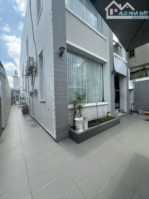Dt khủng 9,2x29m, QL22, Hóc Môn. Nhà 2 lầu kiên cố, sân rộng thênh thang, sổ riêng hoàn c. - 2