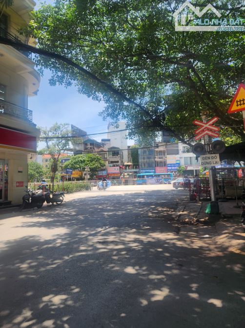 BÁN NHÀ PHAN ĐÌNH GIÓT . THANH XUÂN . Ô TÔ TRÁNH . GIÁ 32 TỶ MT 6,3 M . - 2