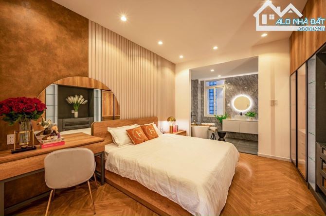Hẻm 10m, nhà rất đẹp sang, Nguyễn Tri Phương, 5x17m, 4 tầng,không có căn thứ 2 so sánh,Q10 - 2