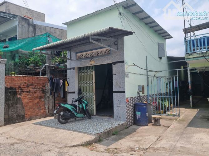 Dãy 6 phòng + 1 ki ốt . Cho thuê full .giá bán 2 tỷ 1 . Thương lượng - 2