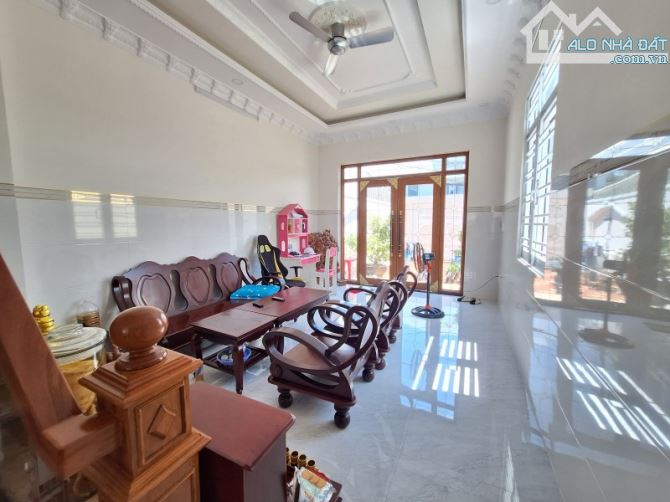Gấp bán nhà Quận 9(cũ), 3 tầng, giá 8.8 tỷ, dt 80m2, gần Mt Lã Xuân Oai. - 2