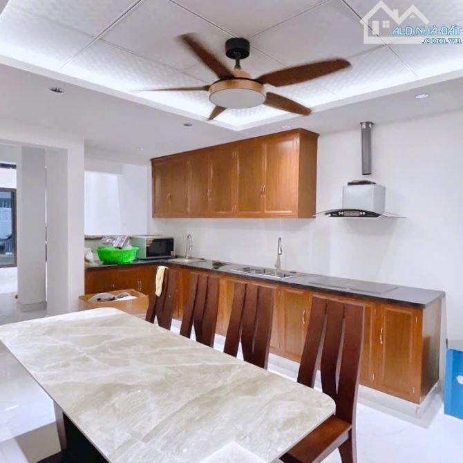 🏡 Bán nhà HÀO NAM, 70m2 x 3 tầng x mt 5.5m. Cách mặt phố 20m. Giá chào 15.5 tỷ TL - 2