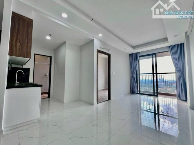Bán gấp căn chung cư Opal Skyline tầng cao view đẹp 65m2 2PN-2WC giá 1.9 tỷ sổ hồng riêng - 2