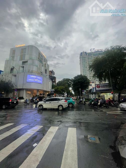 Building mặt tiền đường Trương Định, phường Võ Thị Sáu, quận 3. Chỉ: 250 tỷ - 2