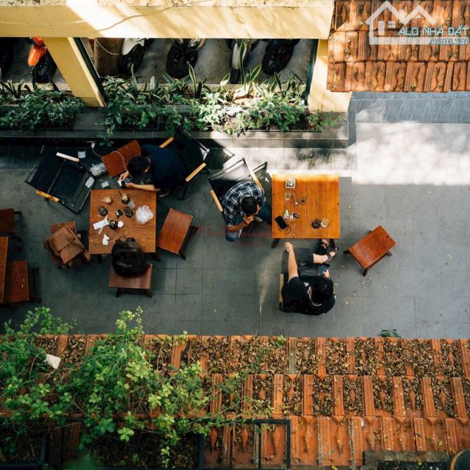 Villa cực chill 2MT sân vườn Trung Tâm Quận 1 – DT 150m² – Trệt Lầu – Giá Thuê Cực Mềm - 2