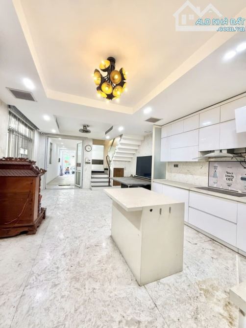 Bán nhà mt Âu Dương Lân Q8 - (4.4x22) nở hậu 4m - Có dòng tiền - Phù hợp đa ngành - 2