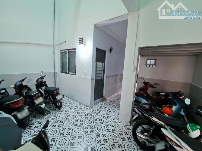 Bán CHDV 16 phòng, đất (8m x 18m), hẻm xe hơi đường Phạm Hùng, Quận 8. Đang kinh doanh có - 2