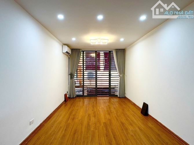 Bán nhà Xuân La, phân lô bàn cờ, ô tô ngủ trong nhà, dt37m, 12,2 tỷ. - 2