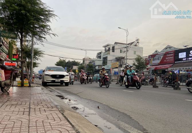 Bán Gấp Mặt tiền kinh doanh Siêu Vip Tô Ký, Dòng Tiền Cho Thuê 30tr, 100m2 Chỉ 13.5 Tỷ - 2